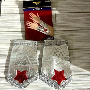 DC Comics Wonder Woman Accessories Gauntlets